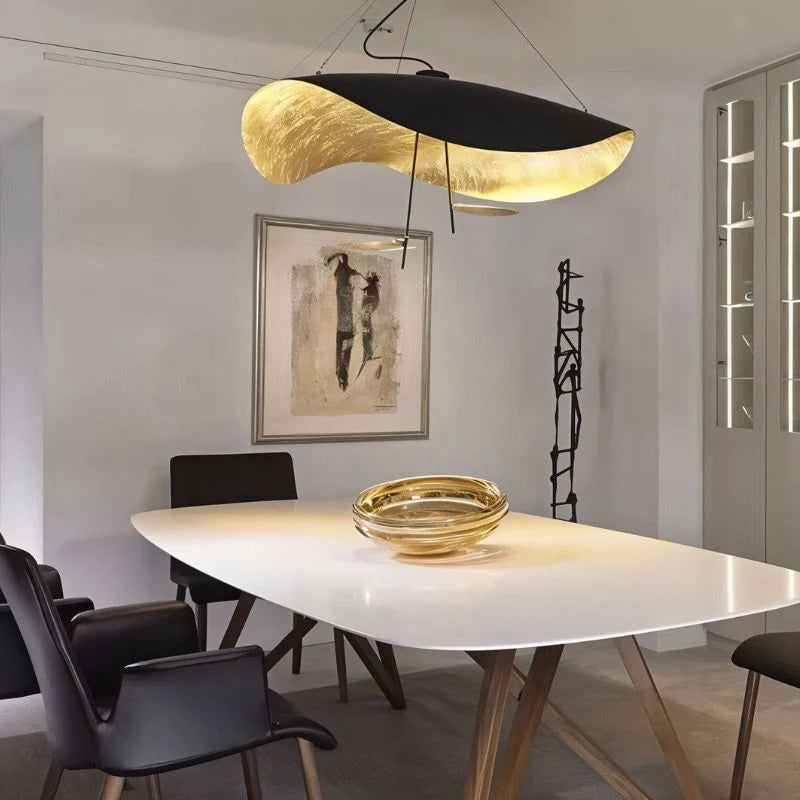 Luxurious Pendant Shine above a dining table