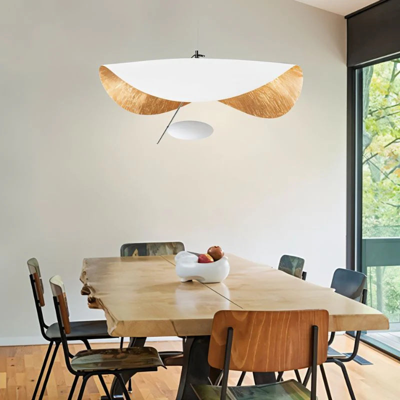 Luxurious Pendant Shine above a dining table
