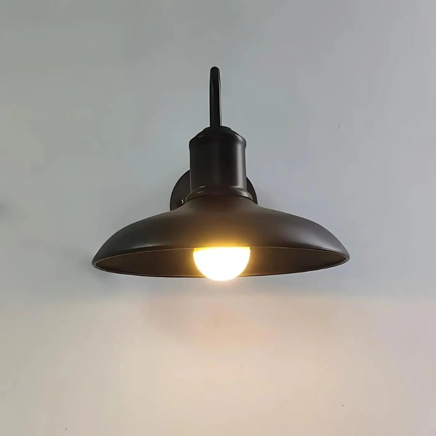 Elegant Retro Outdoor Illumination