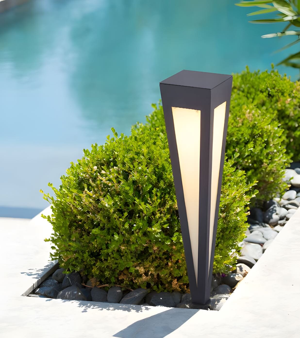 Tapered LED Garden Path Light - view 3